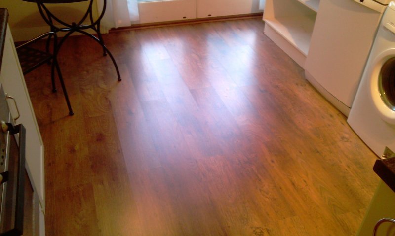 kitchenlaminateflooring.jpg